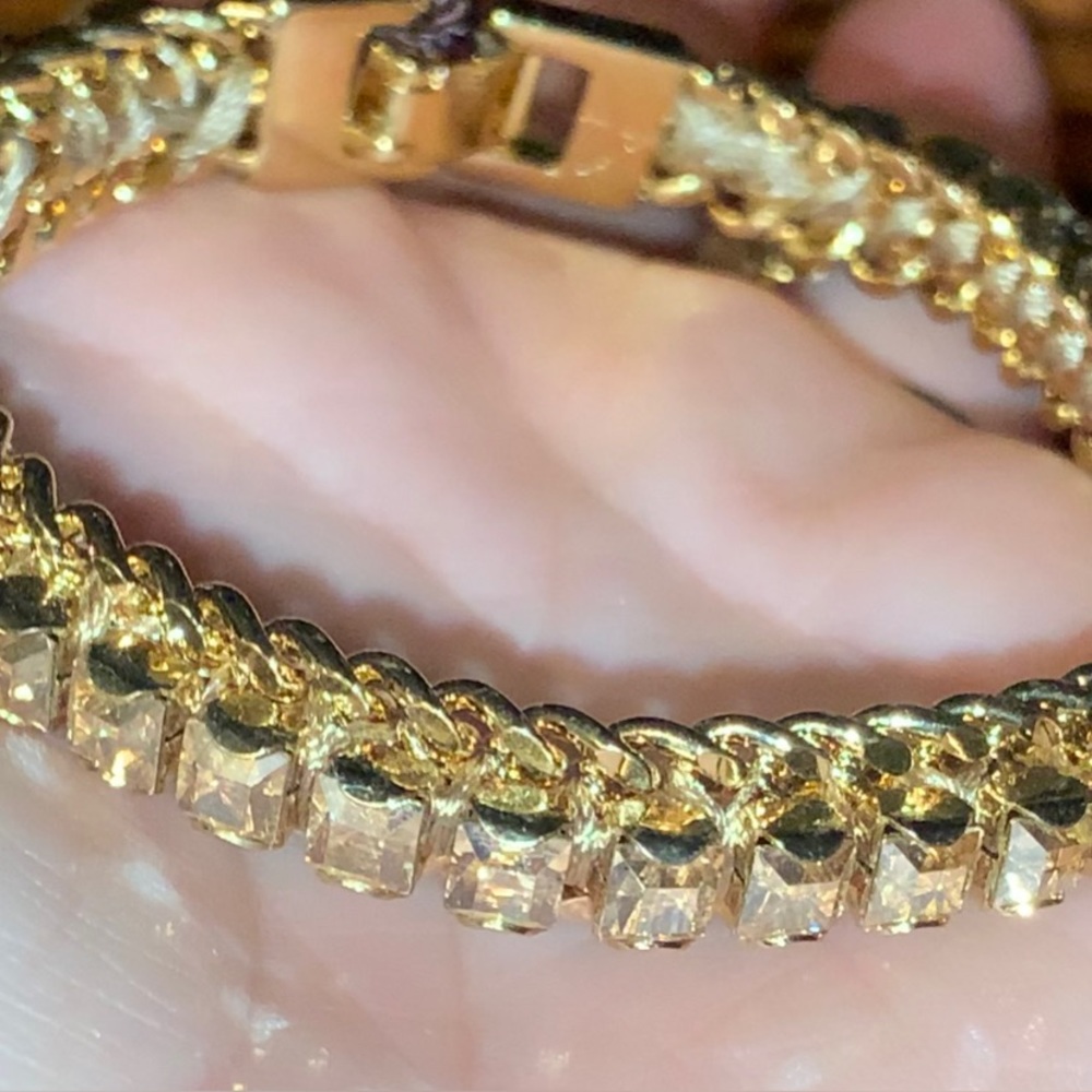 Henri Bendel “delicate girlfriend bracelet” NEW YORK Gldn show